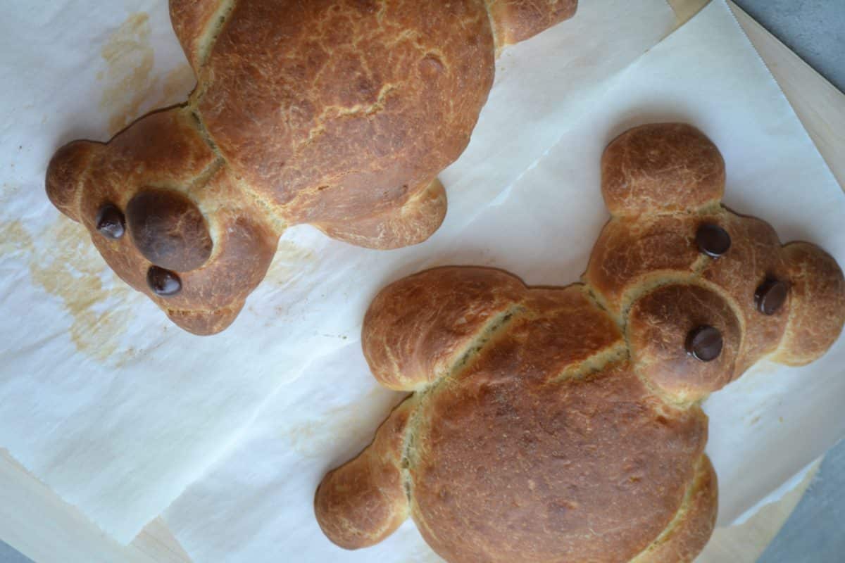 Freshly baked teddy bear breads