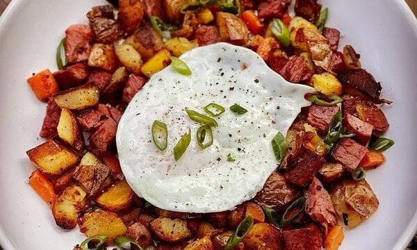 Corned beef hash and an egg