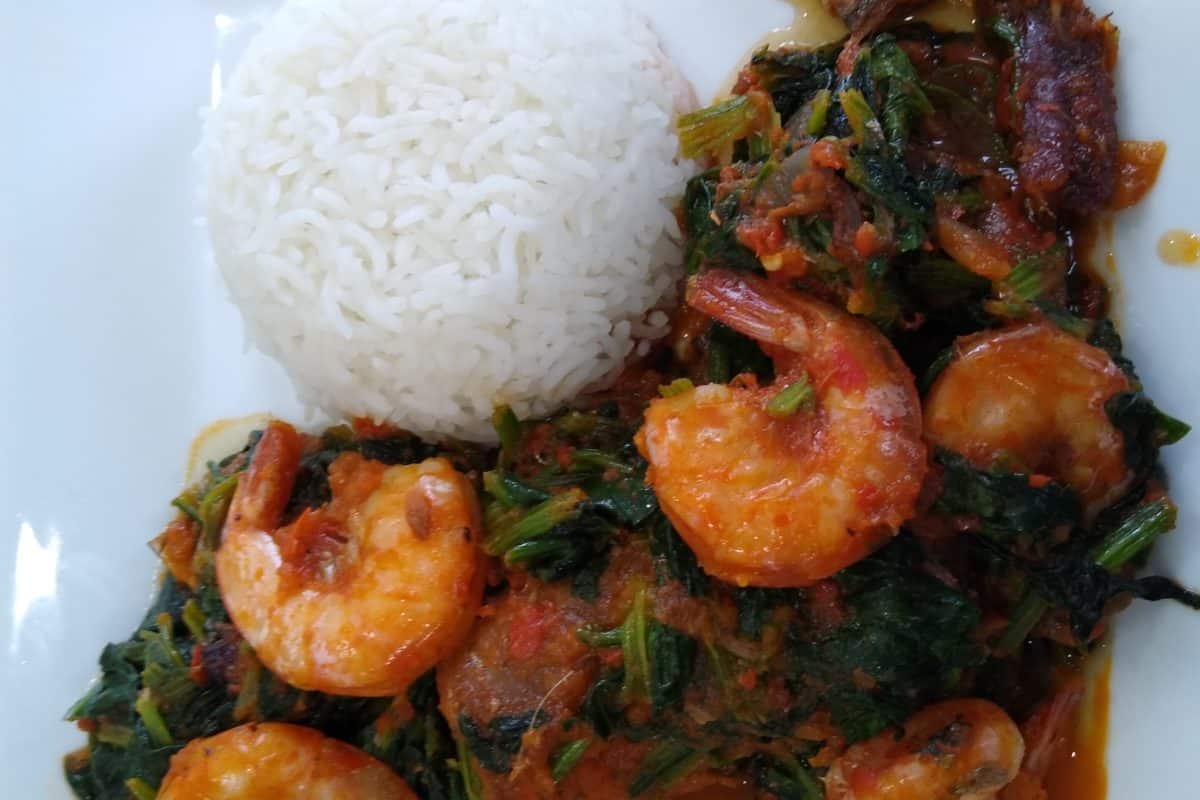 Plate of Efo Riro with rice and shrimps