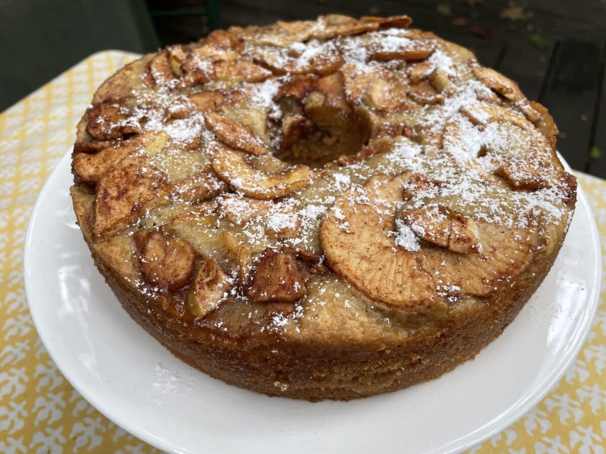 A Jewish Apple Cake